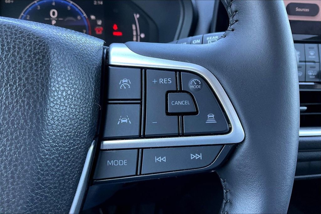 Used 2025 Toyota Grand Highlander AWD image 21
