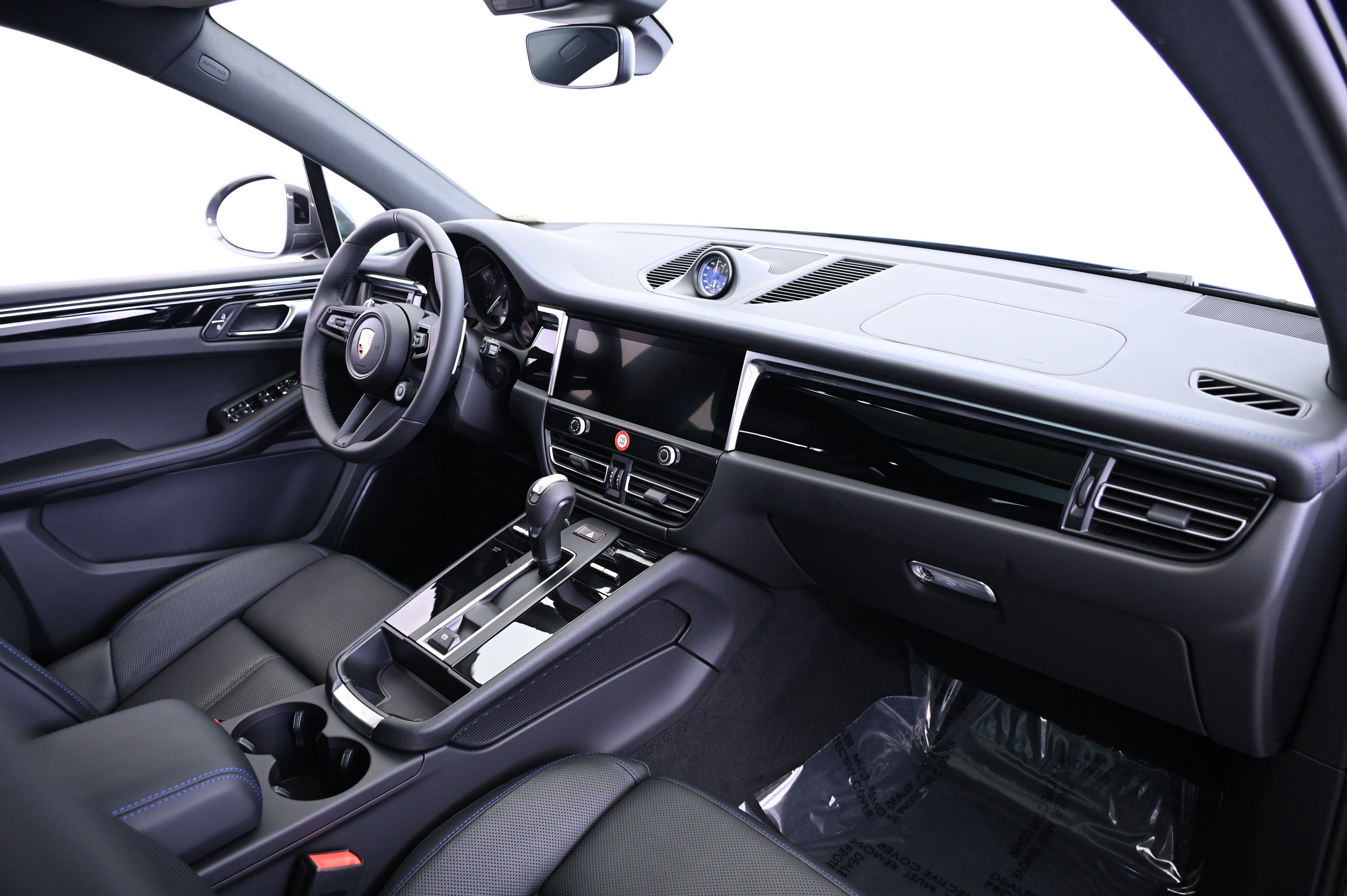 Certified 2025 Porsche Macan image 26