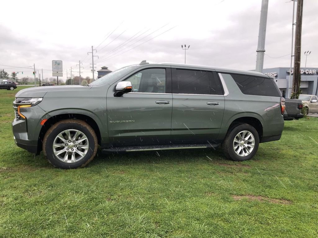 Used 2023 Chevrolet Suburban Premier image 3