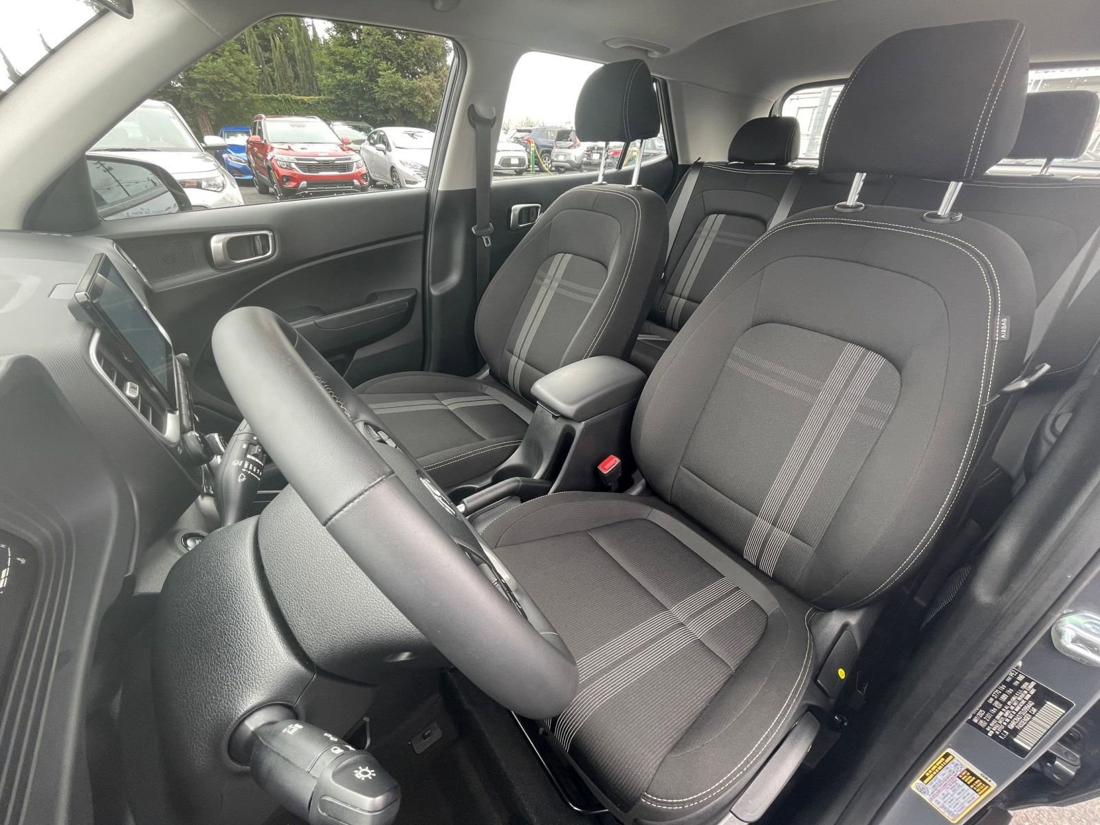 Used 2025 Hyundai Venue SEL image 31