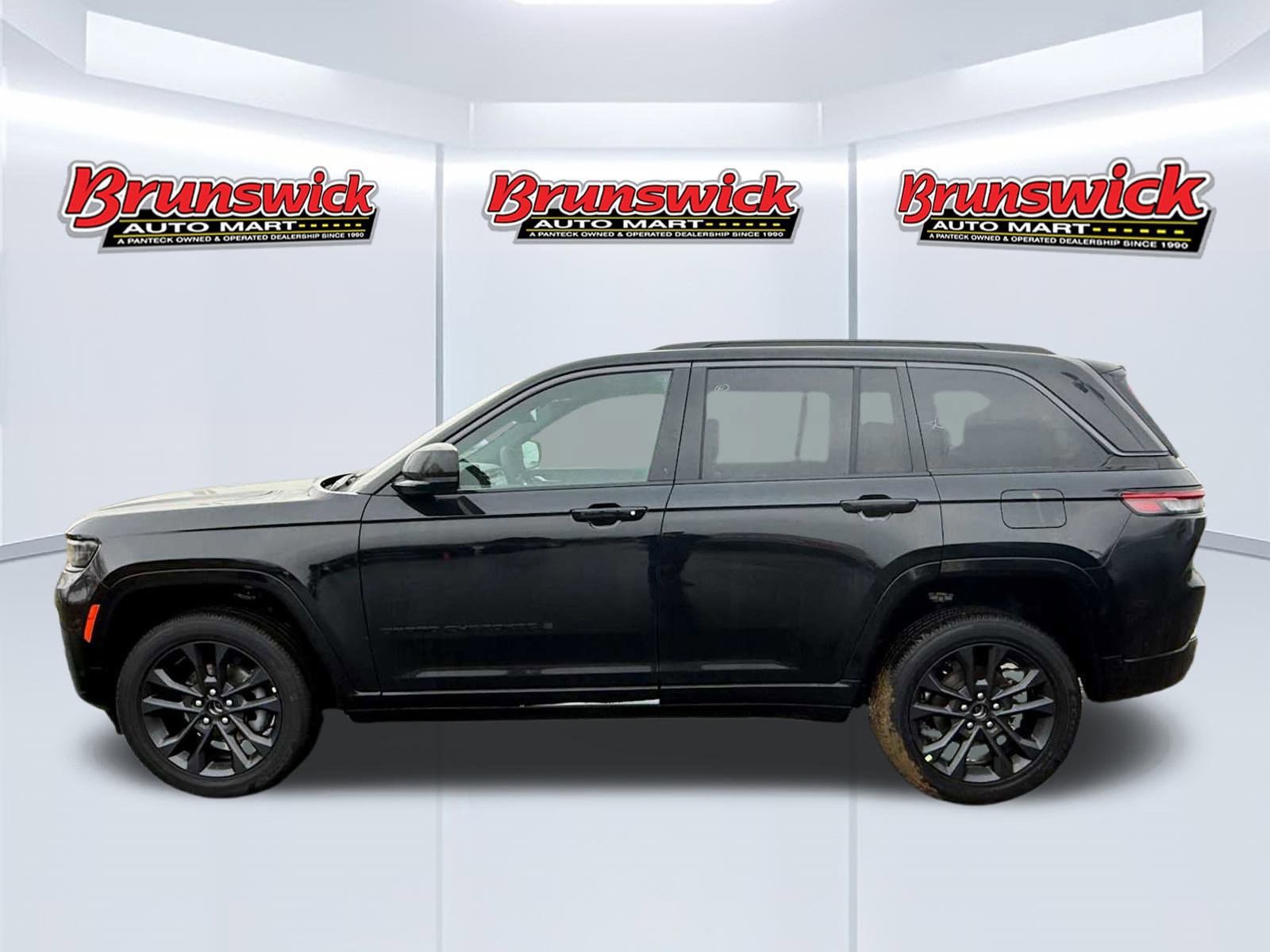 New 2026 Jeep Grand Cherokee Limited AWD/4WD image 3