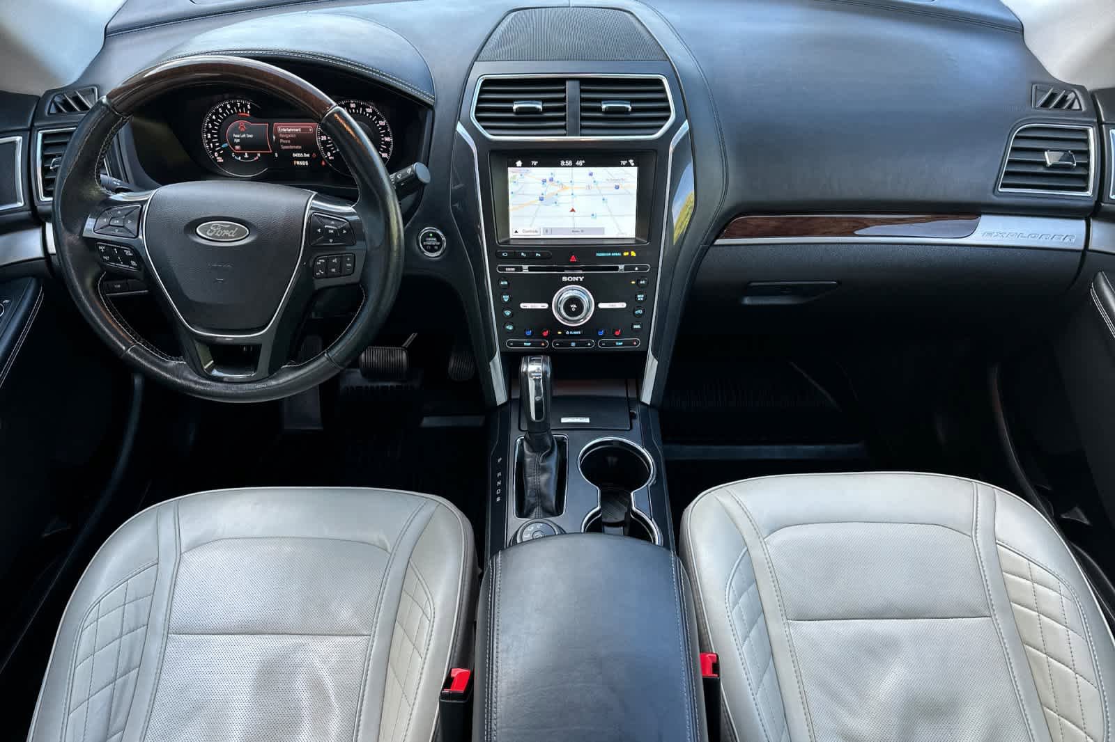 Used 2017 Ford Explorer Platinum image 3