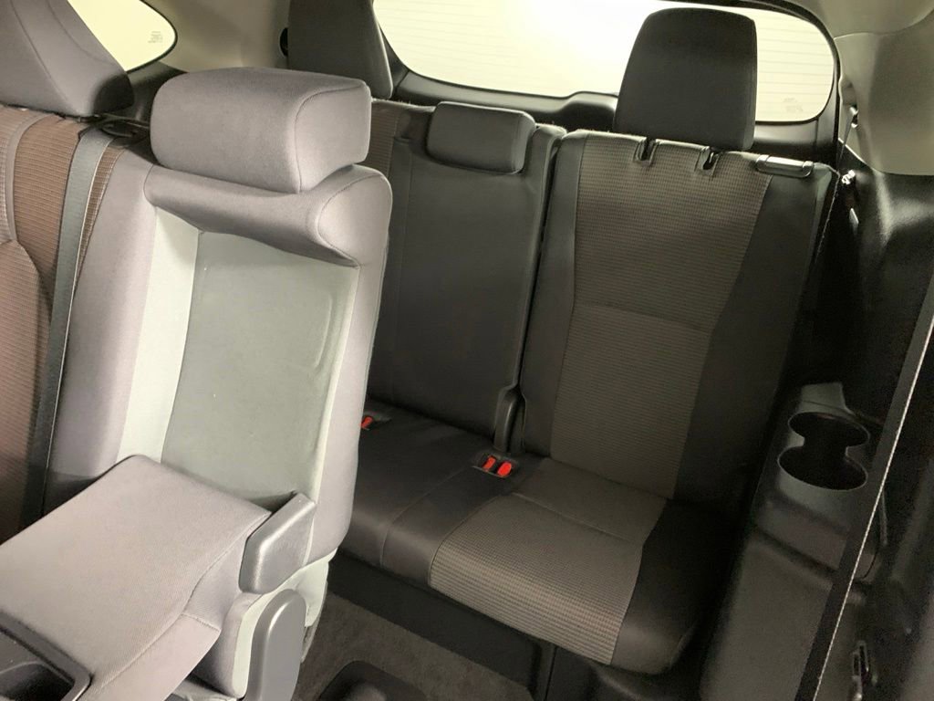 Used 2022 Toyota Highlander LE AWD/4WD image 31