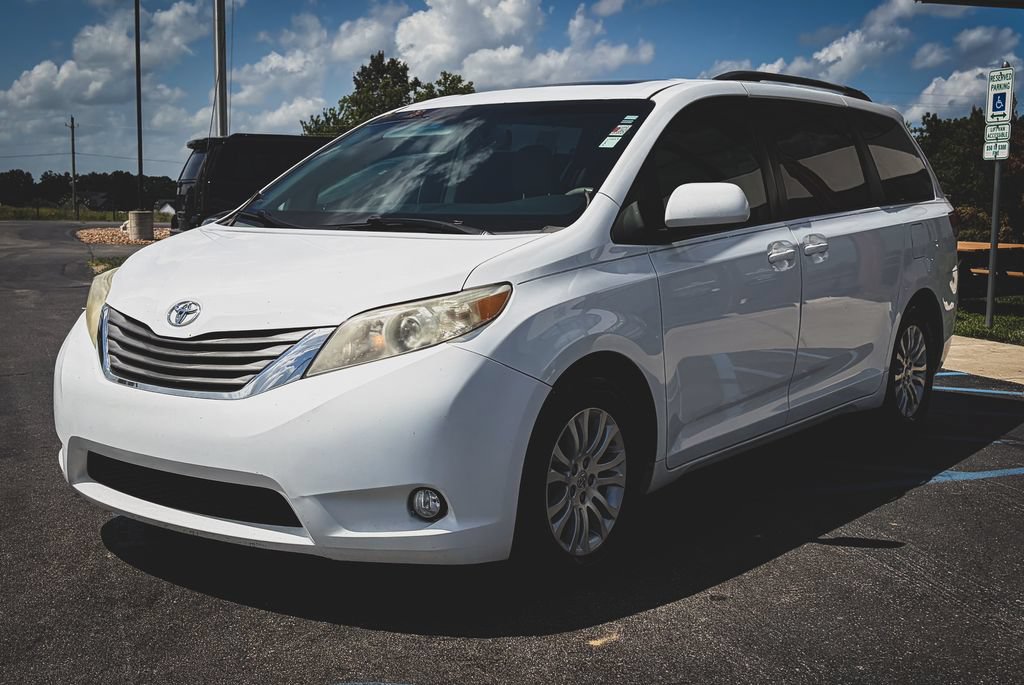Used 2013 Toyota Sienna XLE FWD image 4