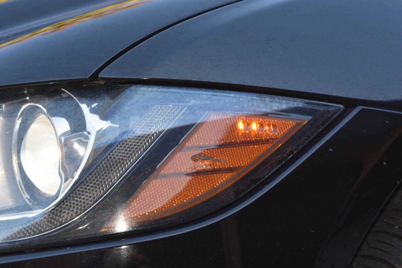 Used 2017 Jaguar XF Premium image 22