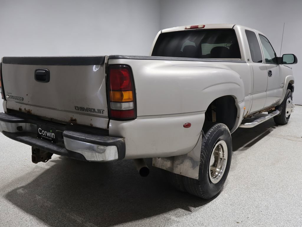 Used 2004 Chevrolet Silverado 3500 4x4 Extended Cab w/ Heavy-Duty Power Package image 2