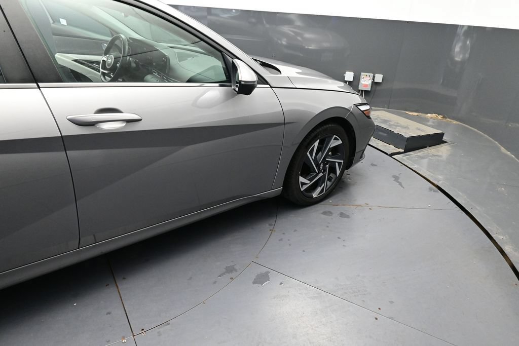 Used 2024 Hyundai Elantra Limited FWD image 22