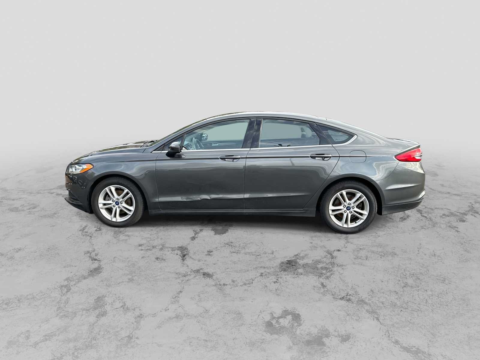 Used 2018 Ford Fusion SE FWD image 5