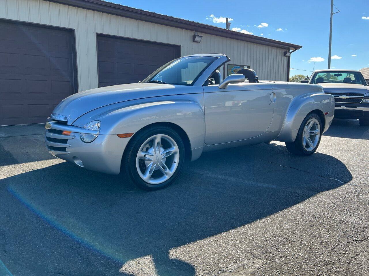 Used 2004 Chevrolet SSR w/ Preferred Equipment Group RWD image 28