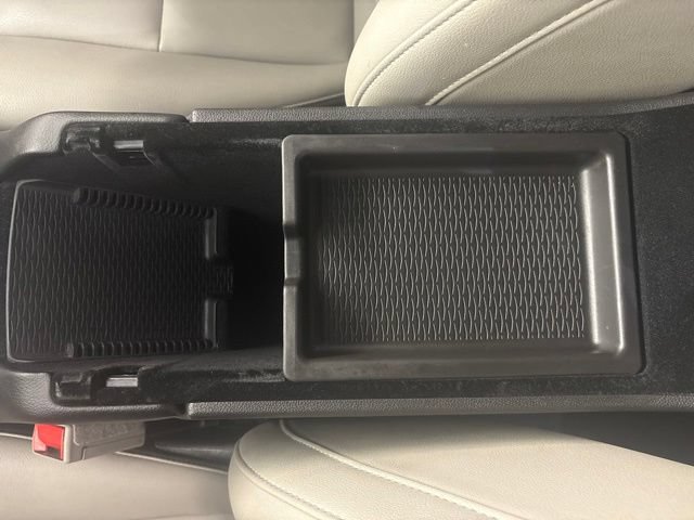 Used 2021 Cadillac XT4 Luxury w/ Cold Weather Package FWD image 28