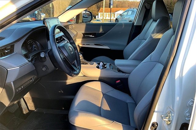 Used 2022 Toyota Venza XLE image 10