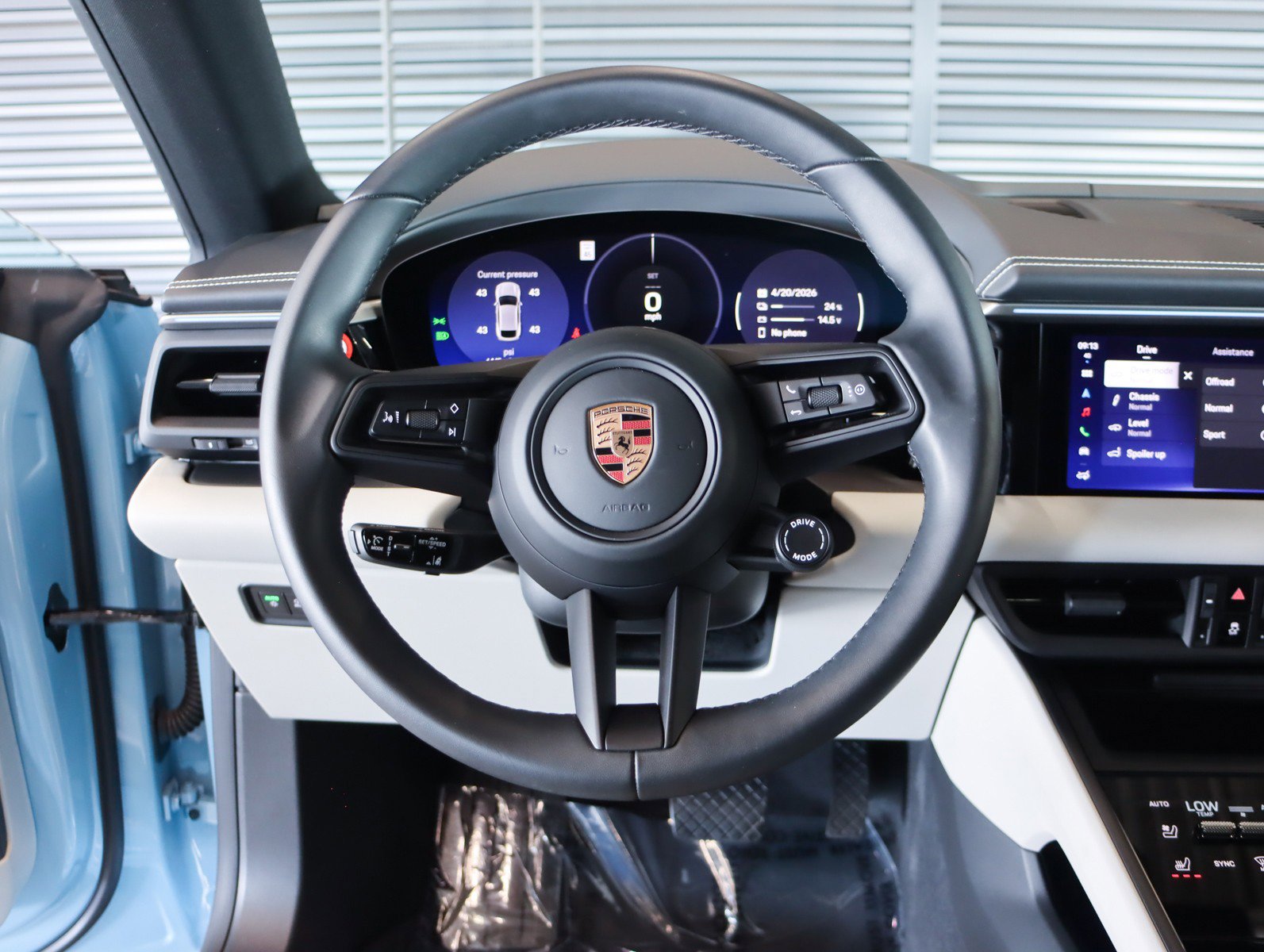 Used 2025 Porsche Macan Electric image 13