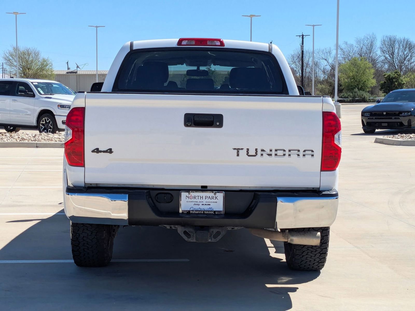 Used 2015 Toyota Tundra SR5 w/ SR5 Upgrade Package image 4