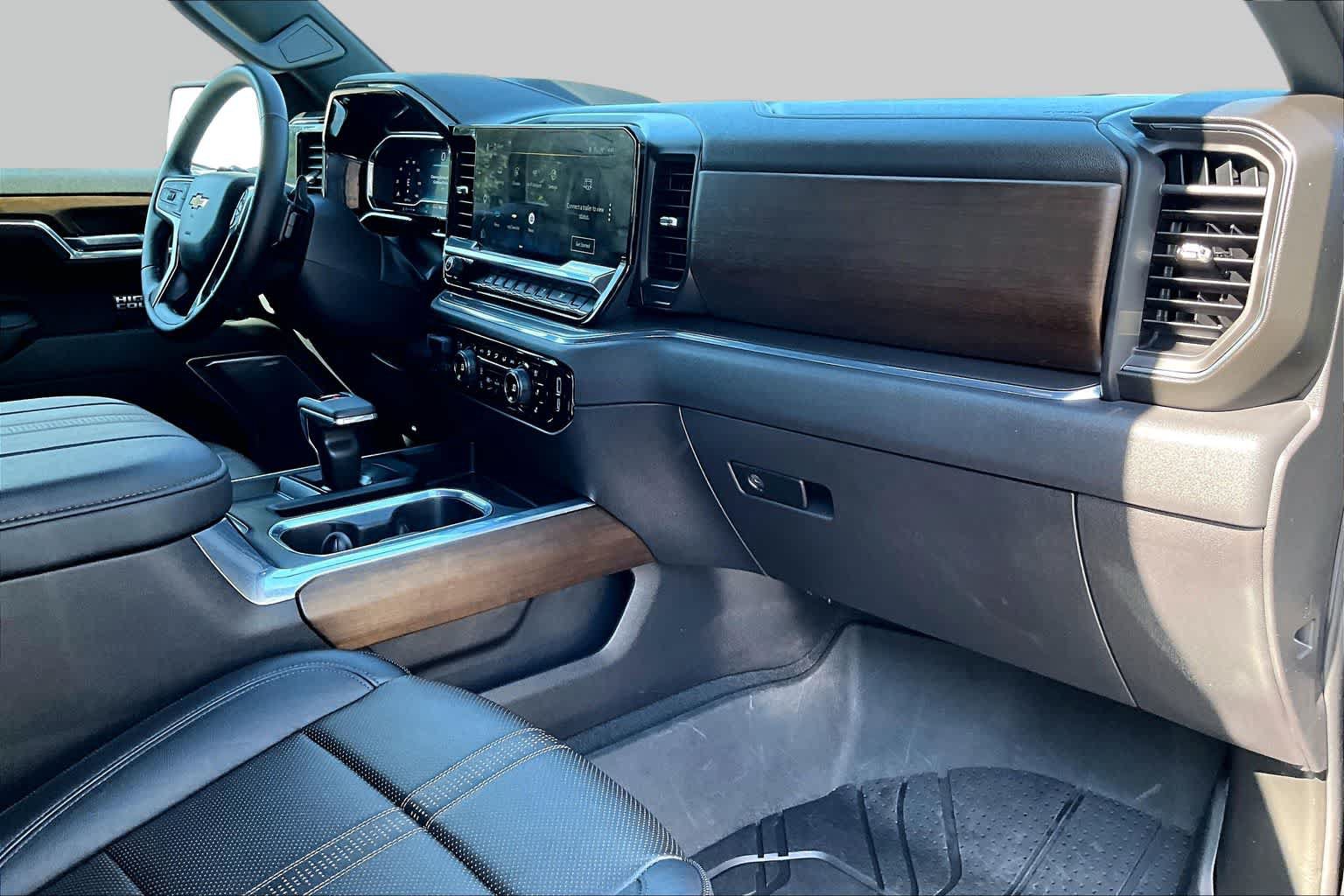 Used 2024 Chevrolet Silverado 1500 High Country w/ High Country Premium Package AWD/4WD image 19
