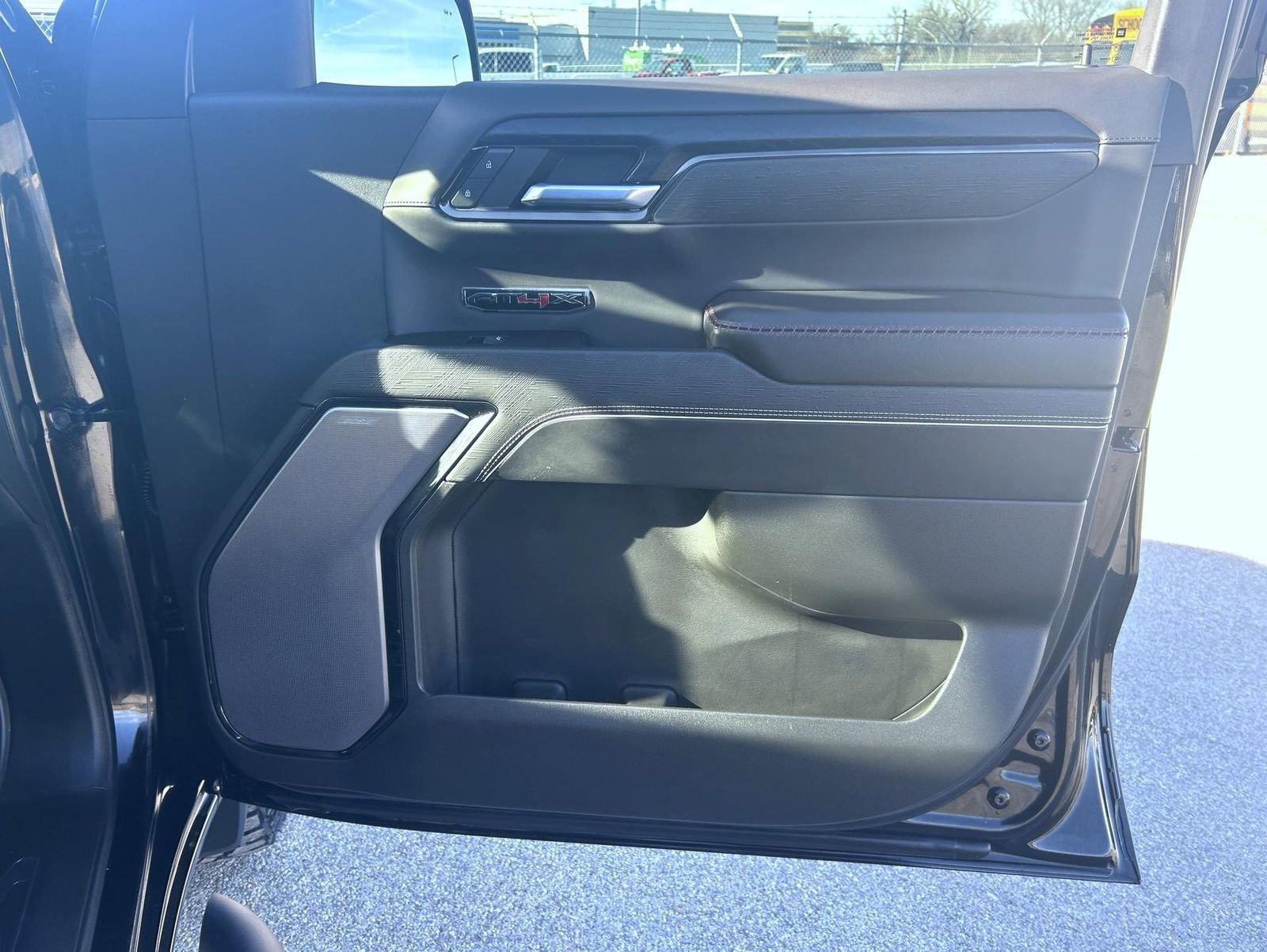 Used 2022 GMC Sierra 1500 AT4X image 15