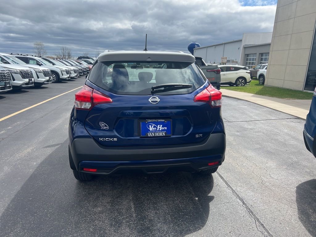Used 2019 Nissan Kicks SR FWD image 4