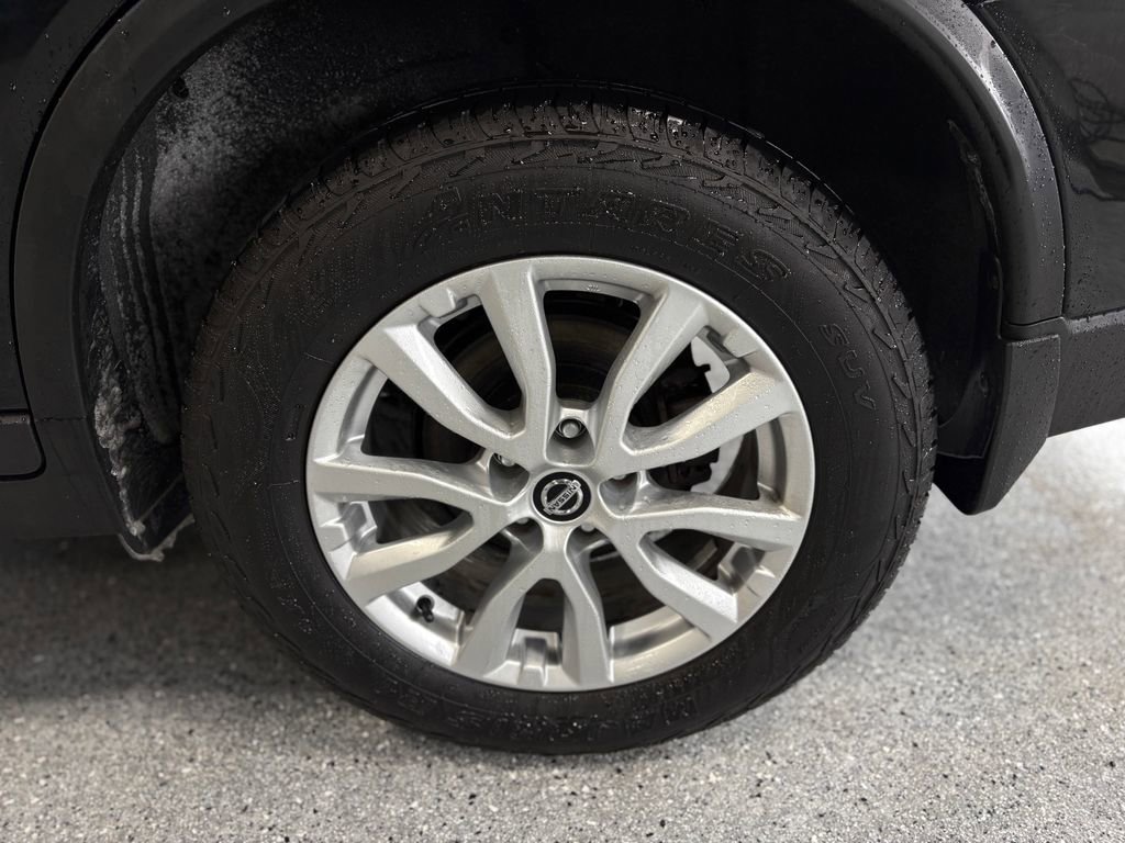 Used 2020 Nissan Rogue SV image 25