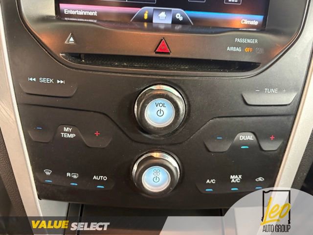 Used 2015 Ford Explorer XLT w/ Equipment Group 202A AWD/4WD image 16