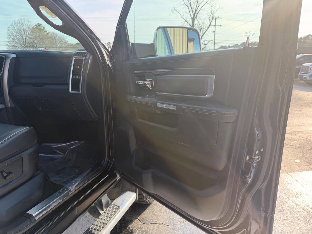 Used 2017 RAM 3500 Laramie Longhorn image 15