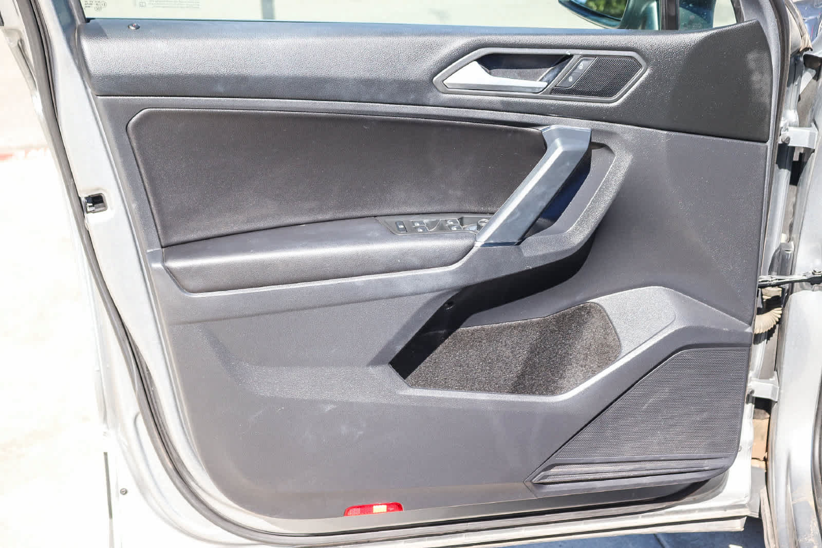 Used 2020 Volkswagen Tiguan SE w/ Panoramic Sunroof Package AWD/4WD image 21