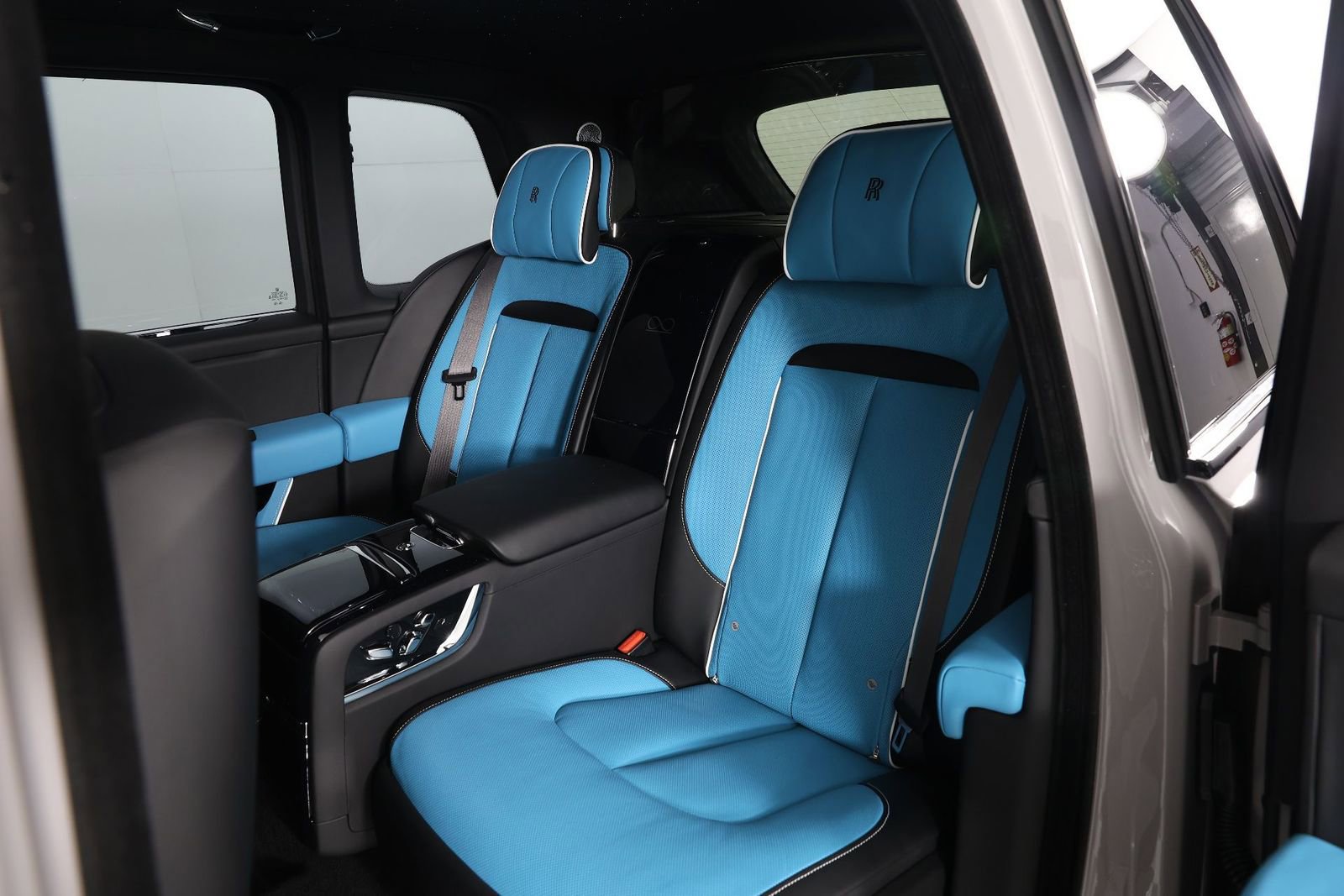 New 2026 Rolls-Royce Cullinan Black Badge AWD/4WD image 37