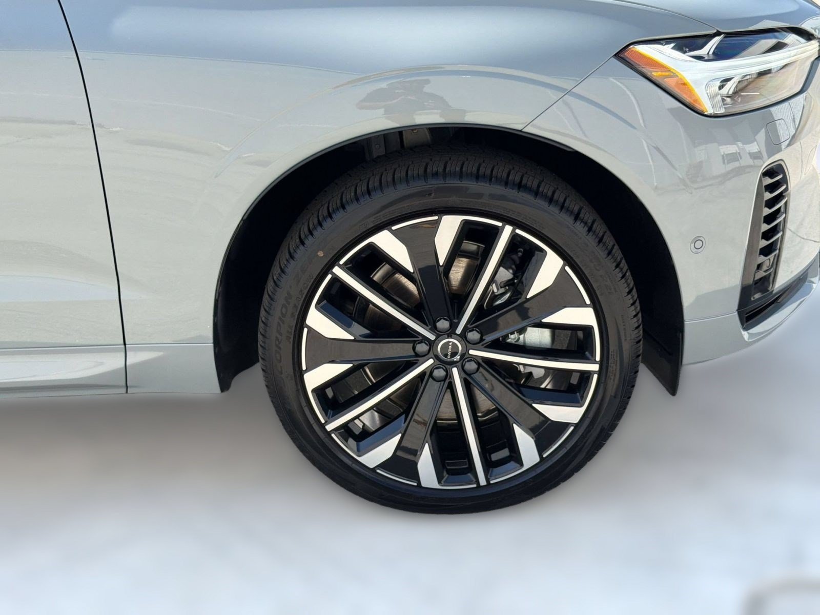 New 2026 Volvo XC60 T8 Ultra w/ Climate Package AWD/4WD image 12