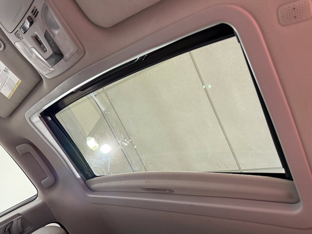 Used 2020 Toyota Sienna XLE w/ Carpet Mat Package FWD image 19