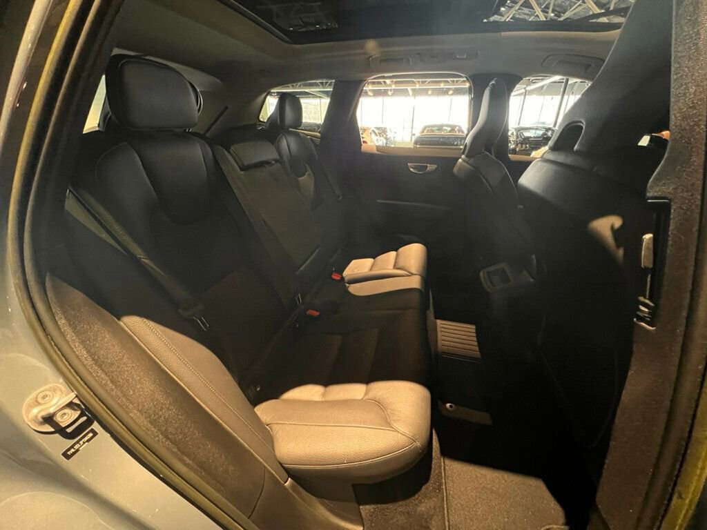 Used 2023 Volvo XC60 B5 Plus image 27