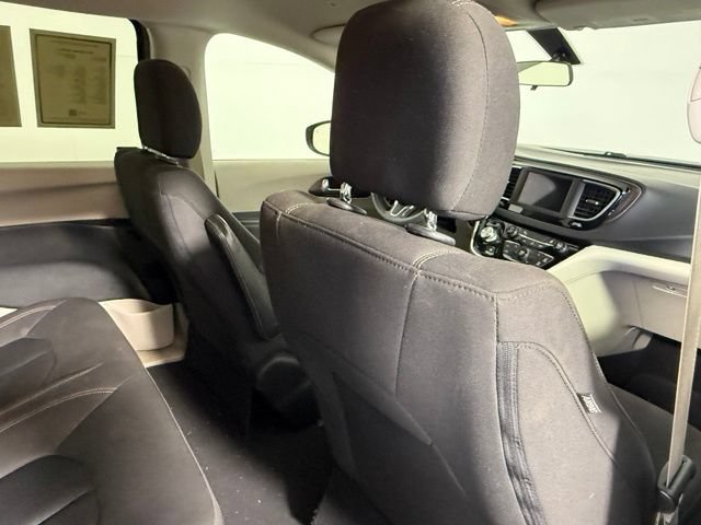 Used 2018 Chrysler Pacifica L FWD image 38