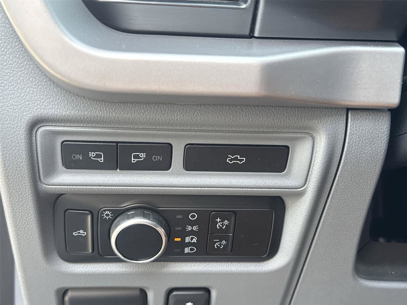 Used 2023 Ford F150 Lightning XLT AWD/4WD image 23