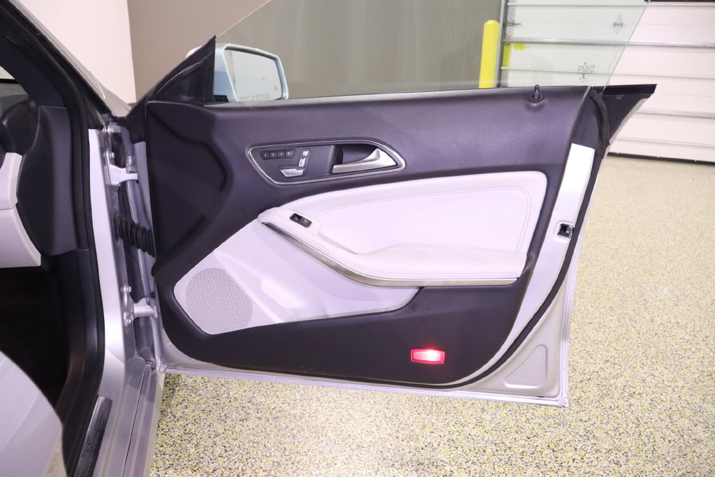 Used 2018 Mercedes-Benz CLA 250 image 38