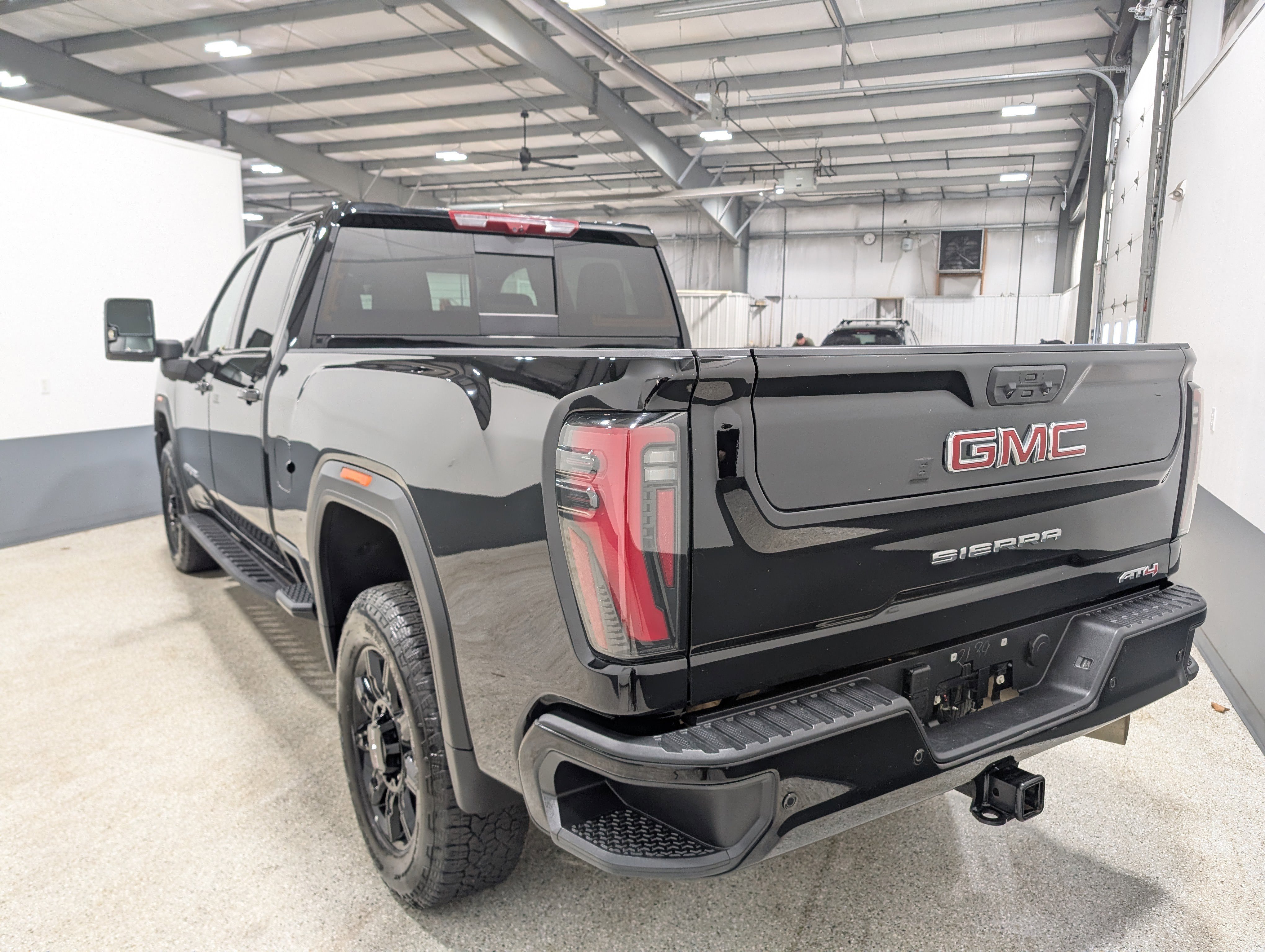 Used 2025 GMC Sierra 3500 AT4 w/ AT4 Premium Plus Package image 5