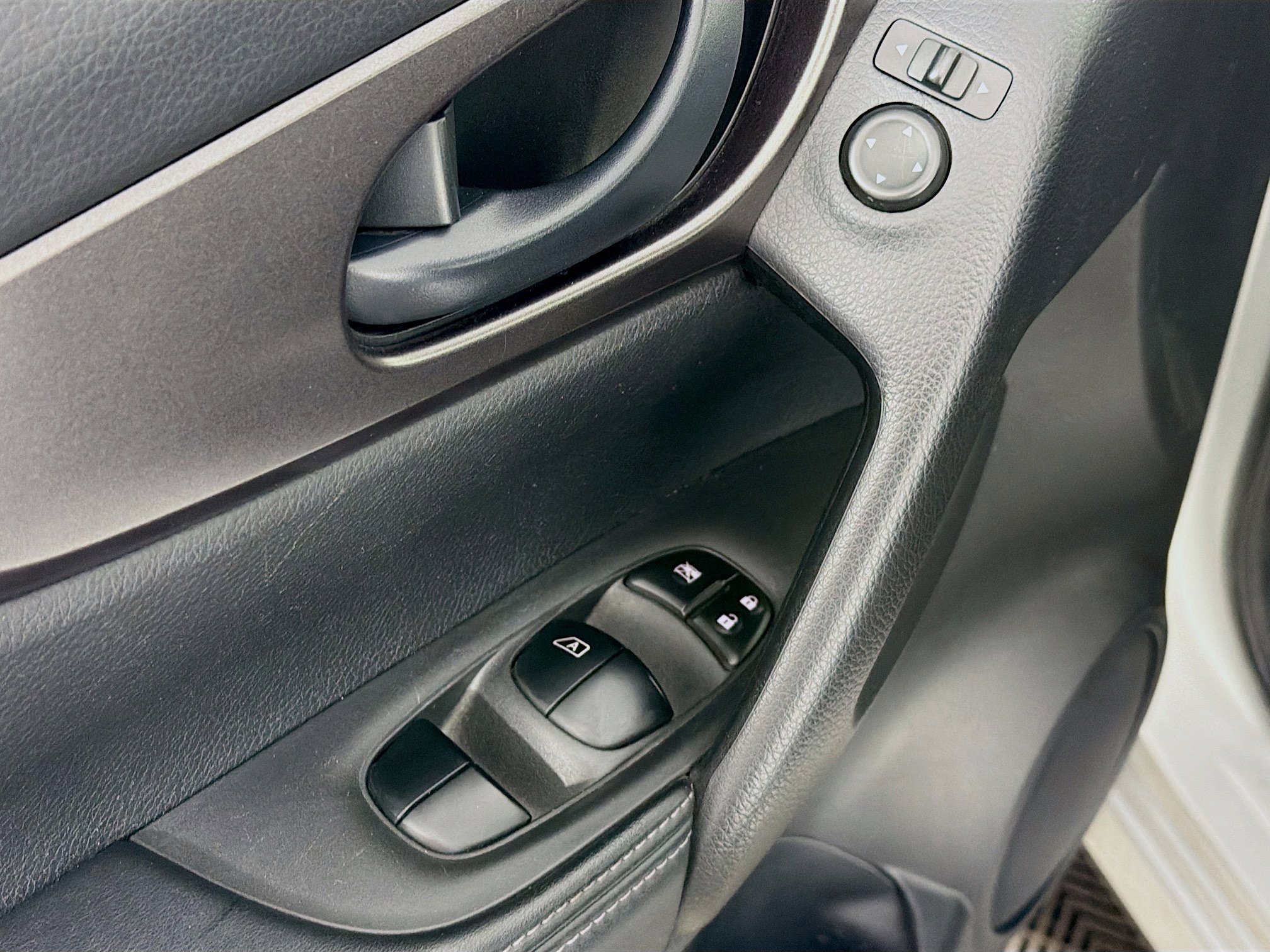 Used 2018 Nissan Rogue Sport S w/ S Appearance Package image 19