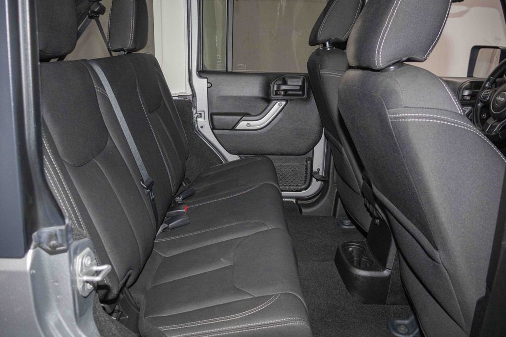 Used 2018 Jeep Wrangler Unlimited Rubicon w/ Cold Weather Group image 13