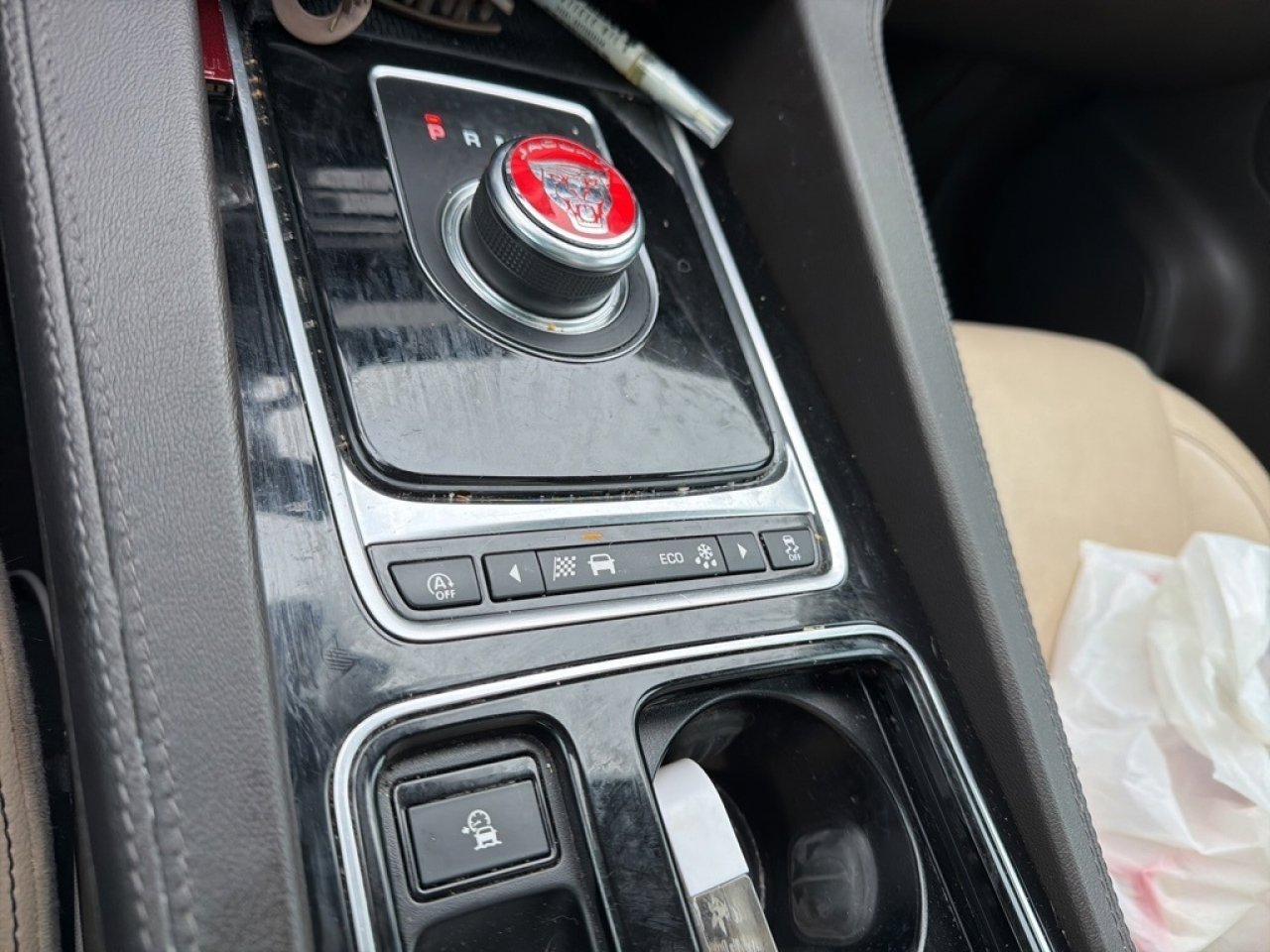 Used 2020 Jaguar F-PACE Prestige image 25