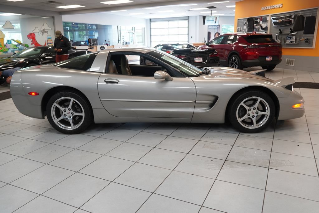 Used 2002 Chevrolet Corvette Coupe w/ Preferred Equipment Group1 RWD image 13