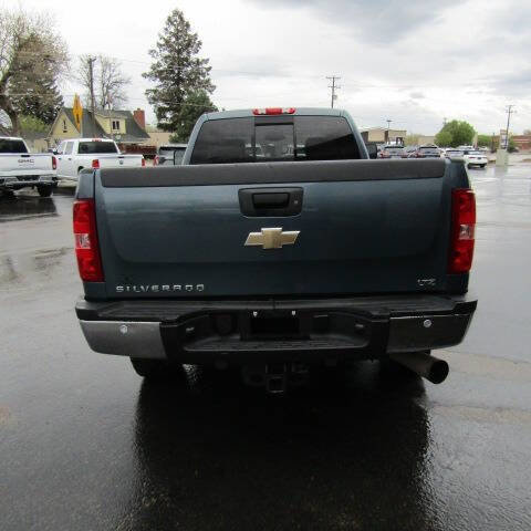 Used 2011 Chevrolet Silverado 3500 LTZ w/ LTZ Plus Package AWD/4WD image 5
