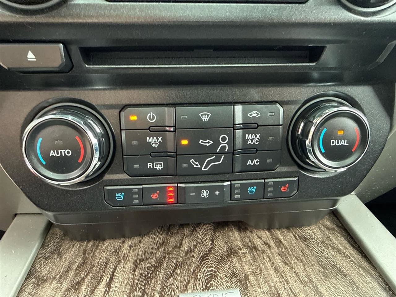 Used 2017 Ford F250 Lariat w/ Lariat Value Package image 16