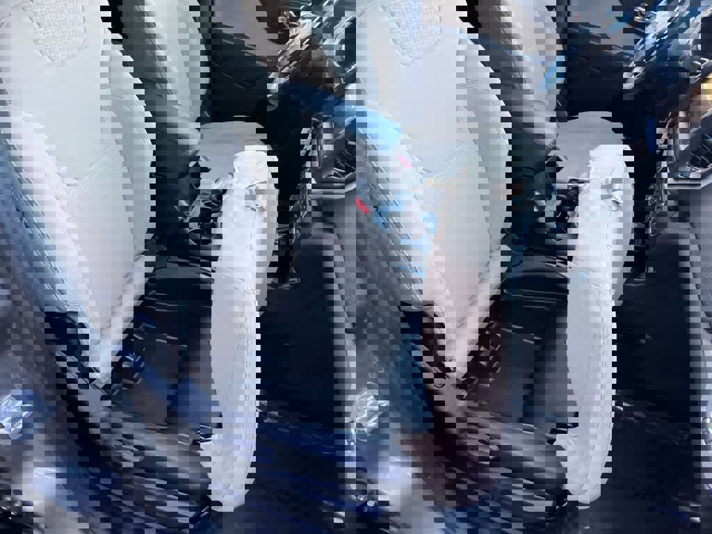 Used 2016 Jeep Cherokee Latitude w/ Cold Weather Group image 22