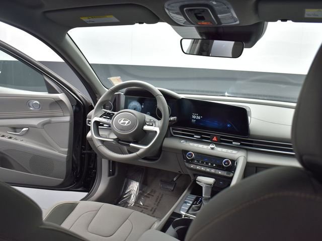 Used 2025 Hyundai Elantra SEL FWD image 32