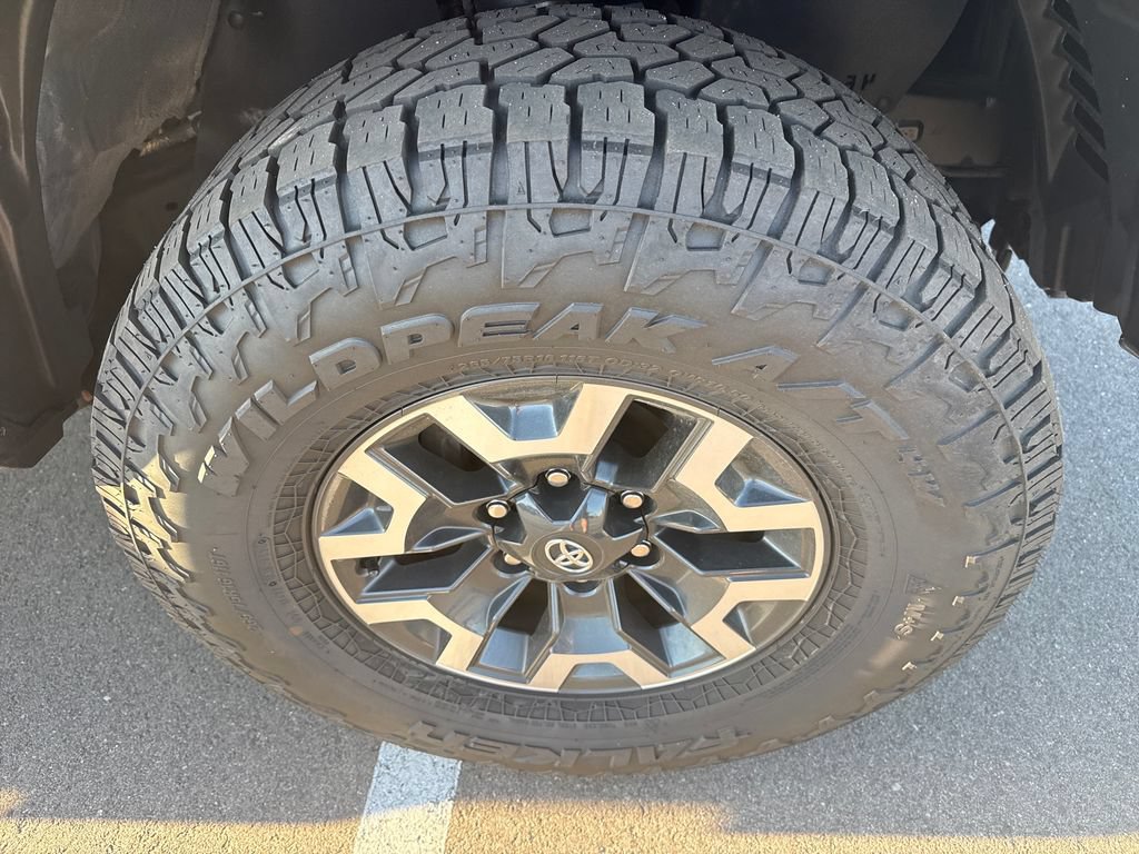 Used 2023 Toyota Tacoma TRD Off-Road w/ Technology Package AWD/4WD image 32
