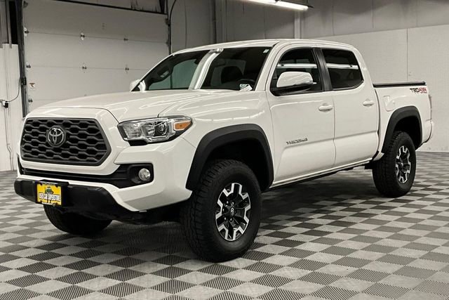 Used 2023 Toyota Tacoma TRD Off-Road w/ Technology Package AWD/4WD image 12