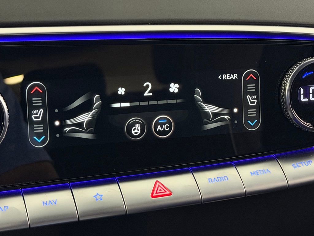 Used 2025 Genesis GV70 2.5T Sport Prestige w/ Sport Prestige Package AWD/4WD image 22