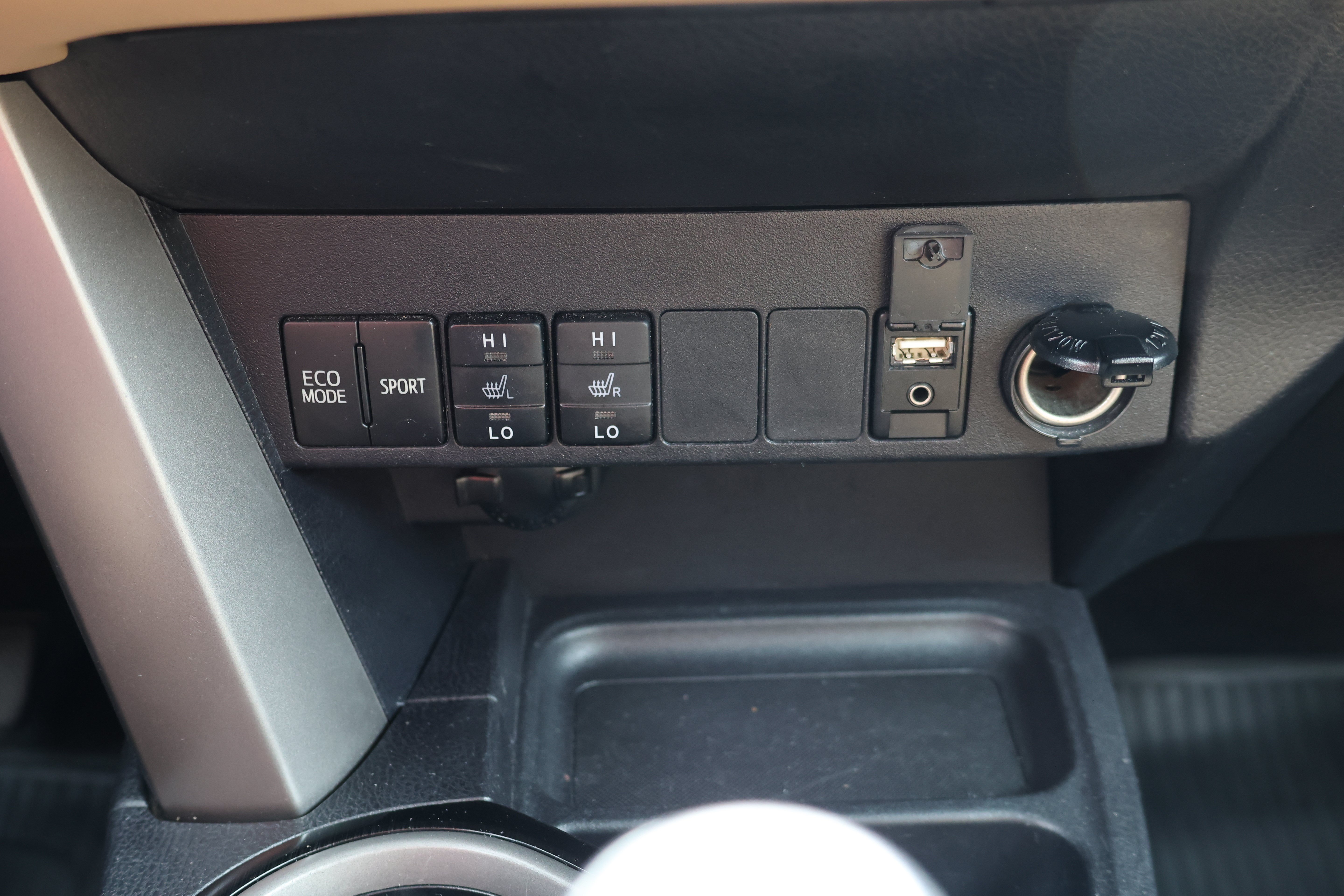 Used 2016 Toyota RAV4 Limited AWD/4WD image 30