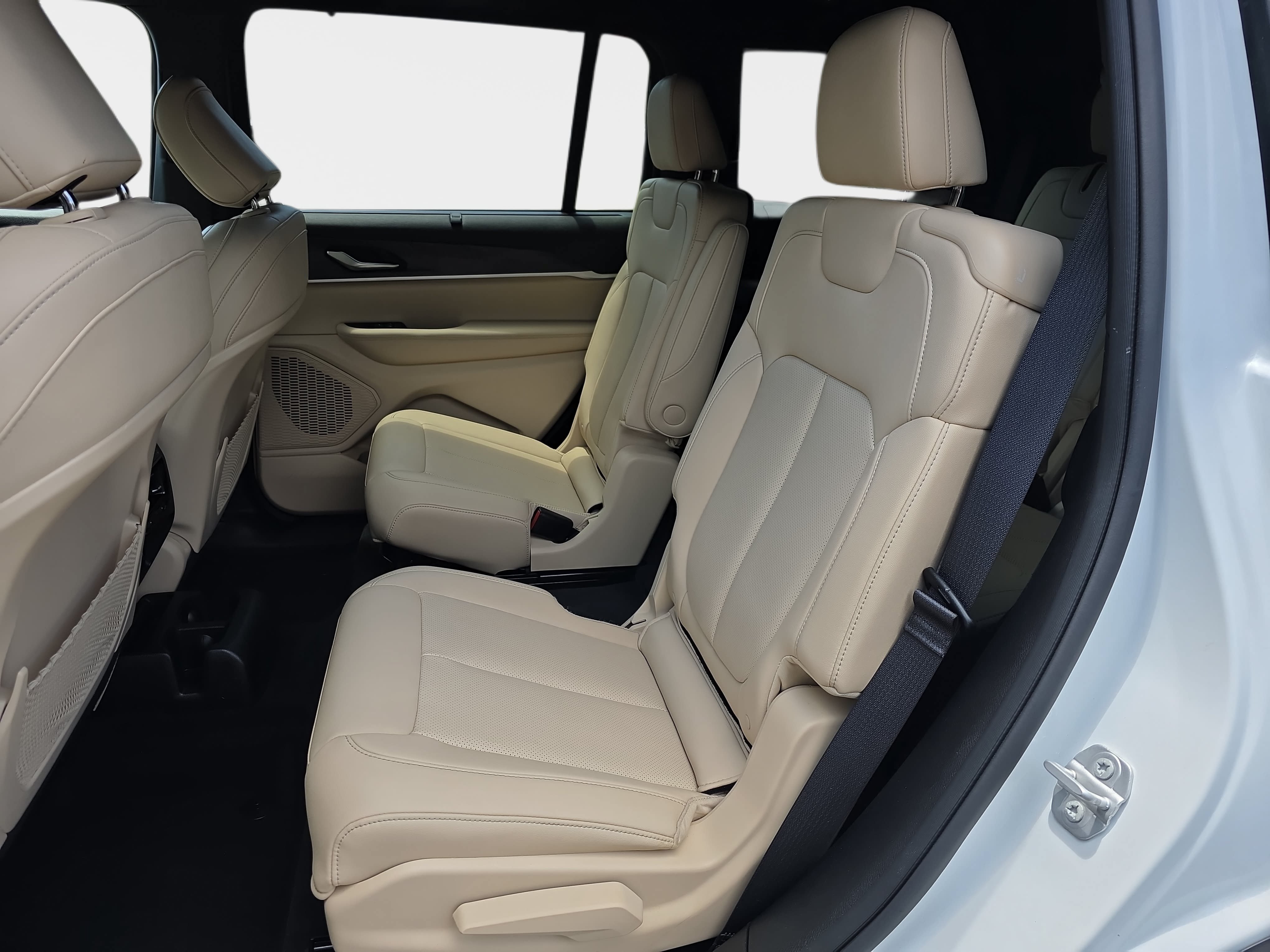 Certified 2023 Jeep Grand Cherokee L Limited w/ Luxury Tech Group II AWD/4WD image 12