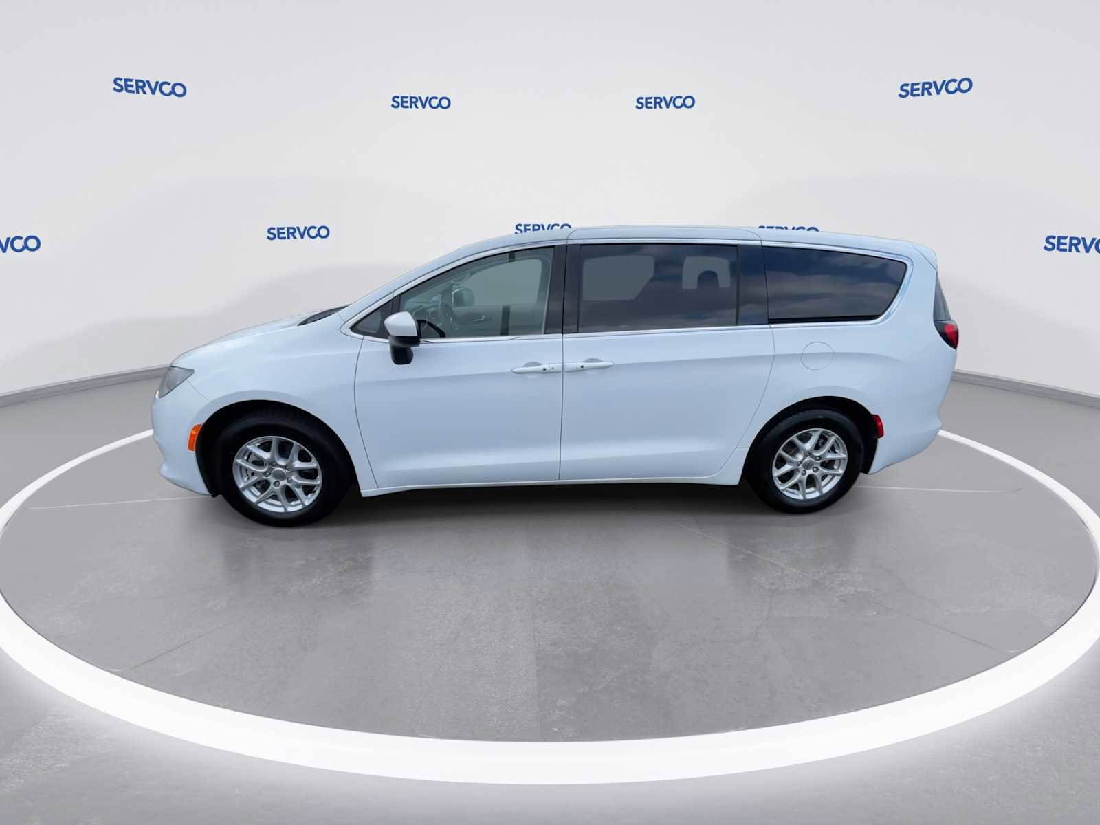 Used 2022 Chrysler Voyager LX image 5