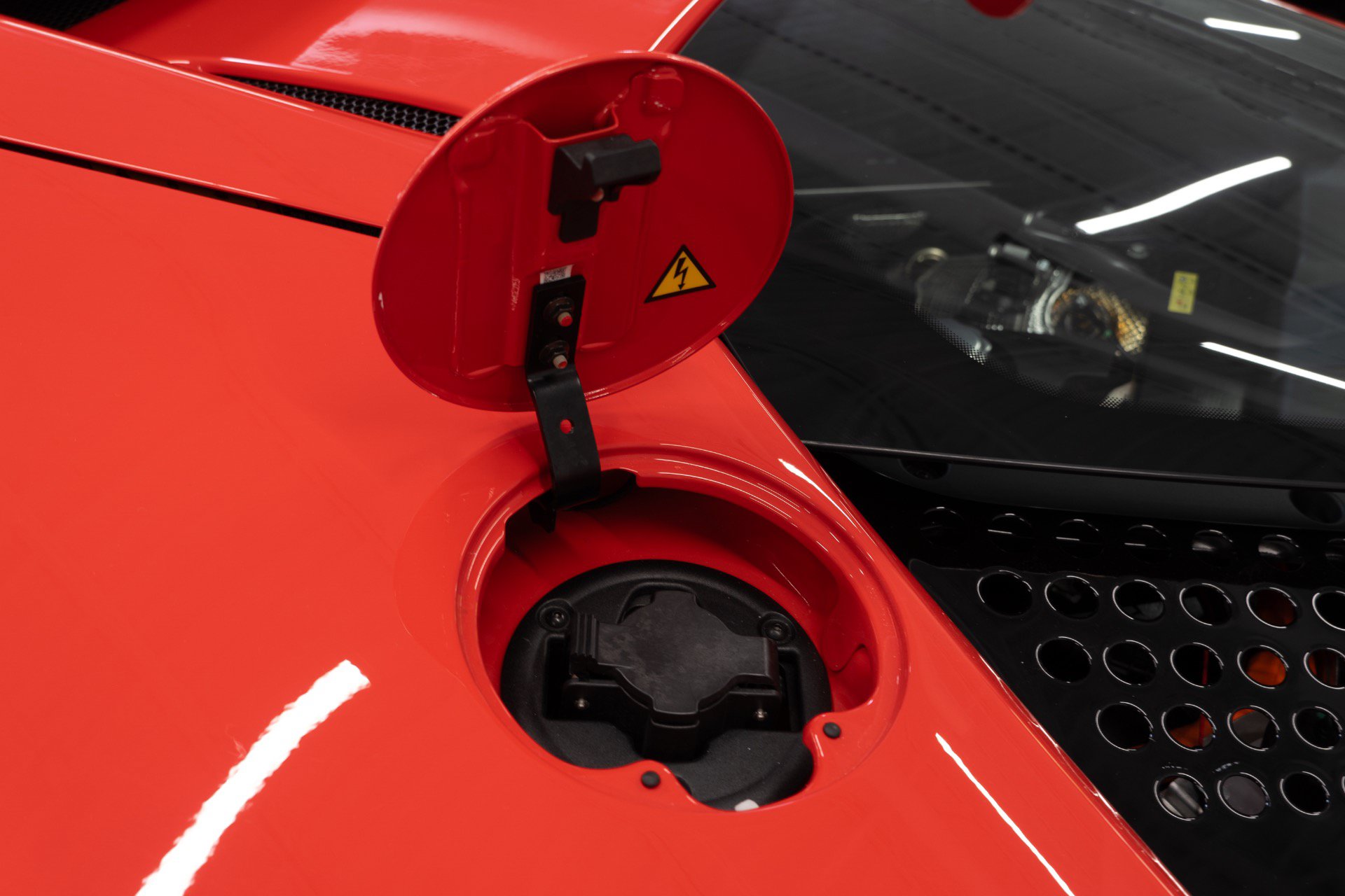 Used 2022 Ferrari SF90 Stradale AWD/4WD image 47