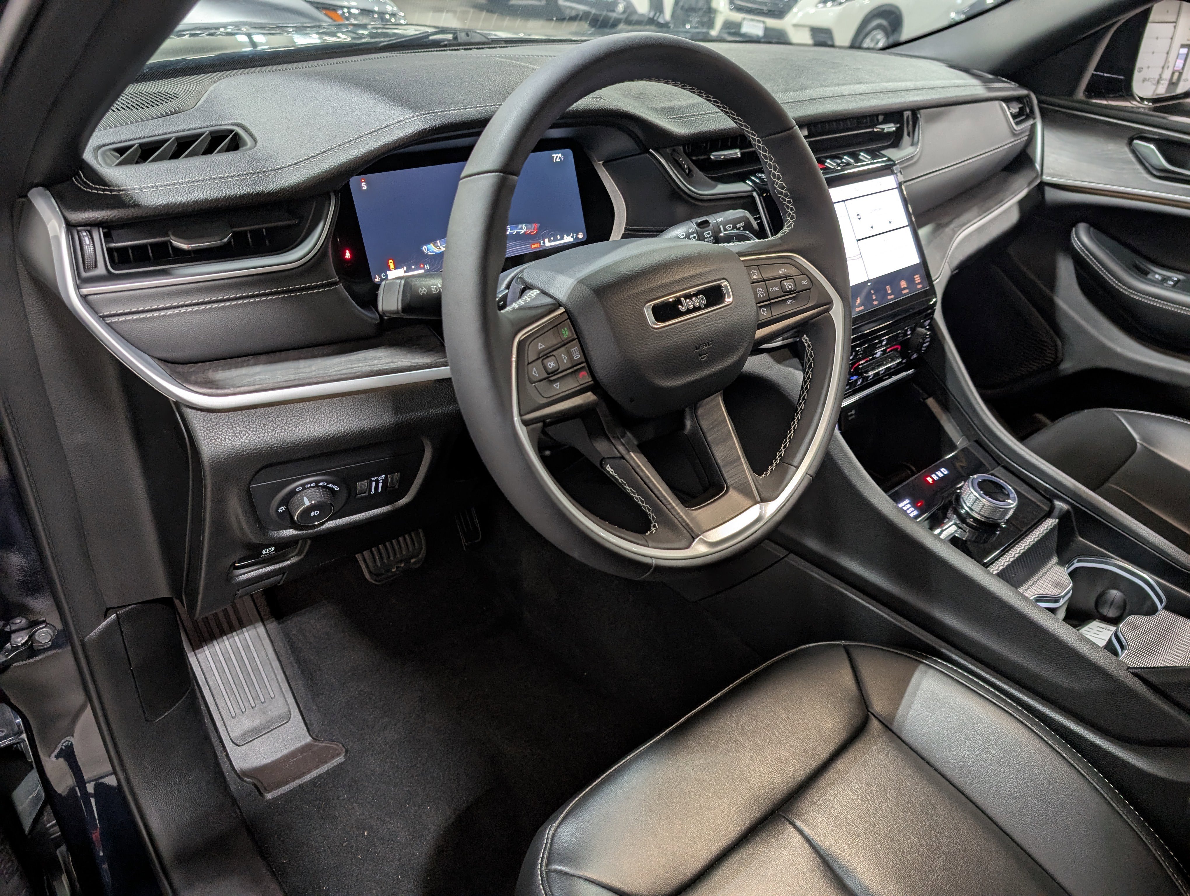 Used 2024 Jeep Grand Cherokee L Limited w/ Trailer Tow Package image 9