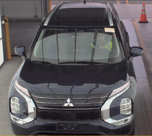 Used 2024 Mitsubishi Outlander SEL Black Edition image 3