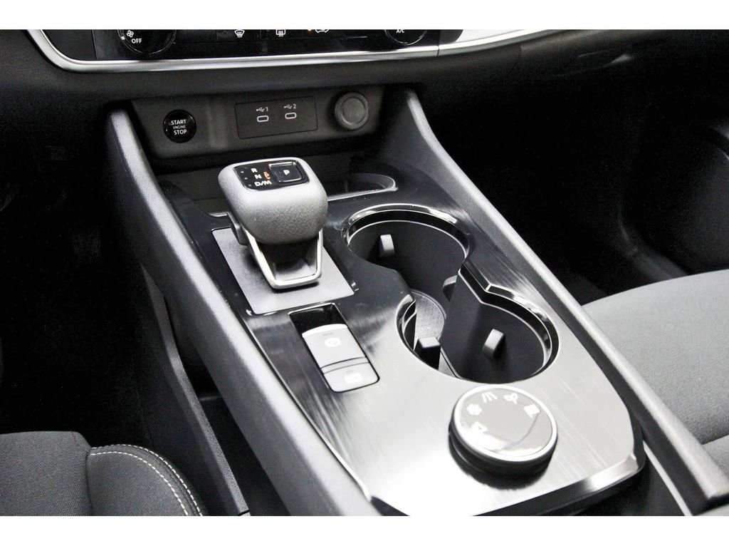 Used 2024 Nissan Rogue S image 24